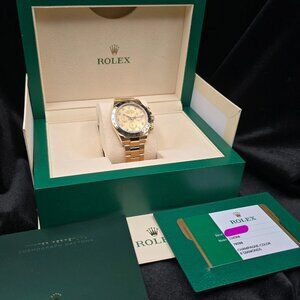 Rolex Daytona in gold, champagne Diamond dial Full set